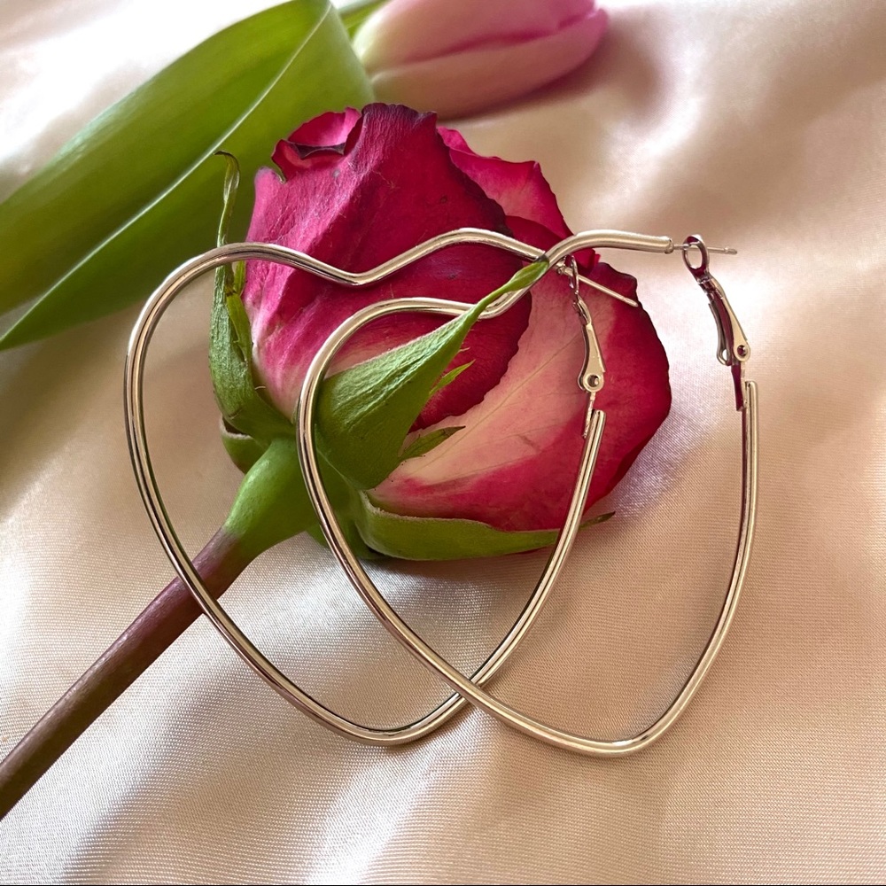 Heart Hoops Hoop Earrings Minimalist - Picture 2 of 13